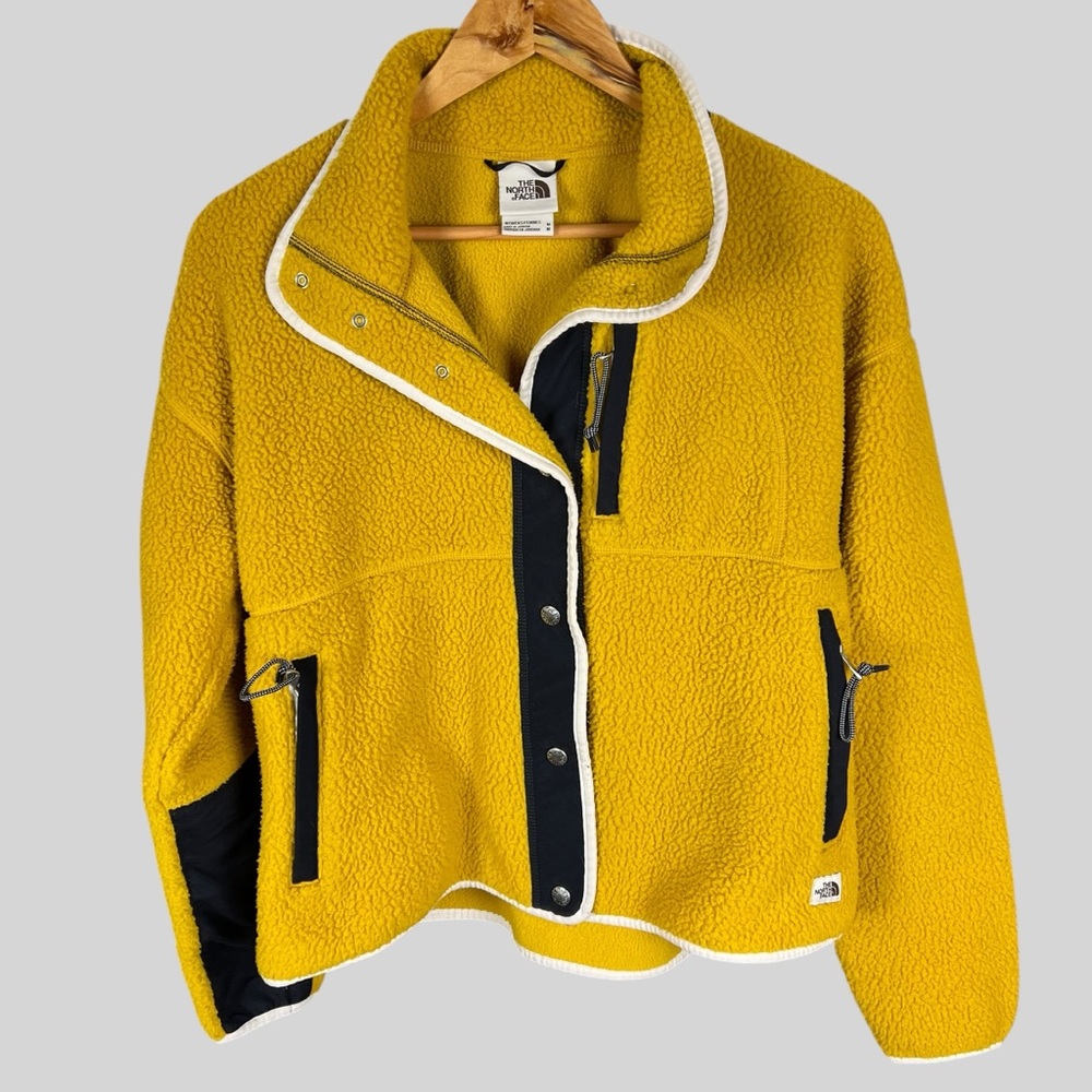 The North Face Women’s Cragmont Snap Button Jacket.